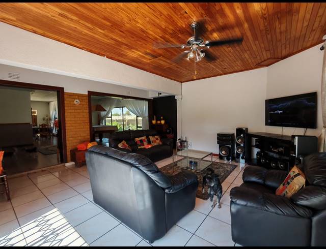 4 BEDROOM HOUSE FOR SALE IN THREE RIVERS EAST